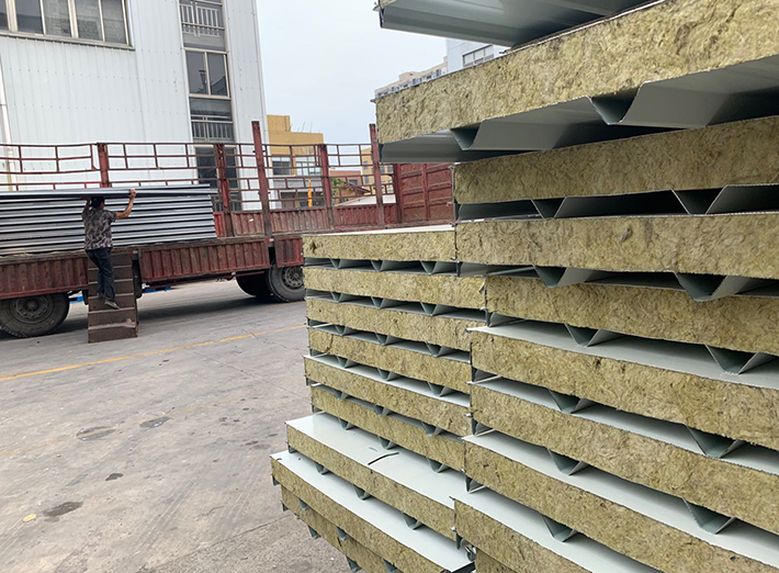 彩鋼巖棉夾芯板04